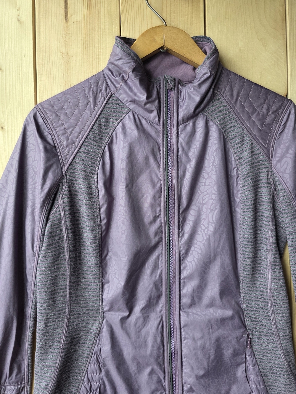 Lululemon Rebel Runner Jacket Petal Camo Embossed Purple Fog Colorway W4E86S - Picture 2 of 9
